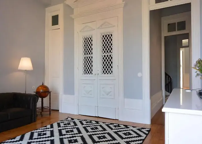 Villa Bonjardim 466 - Historic Townhouse *